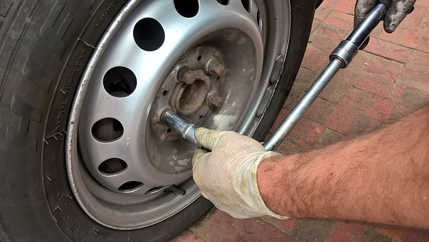 5 Important Steps for Changing a Car Tire