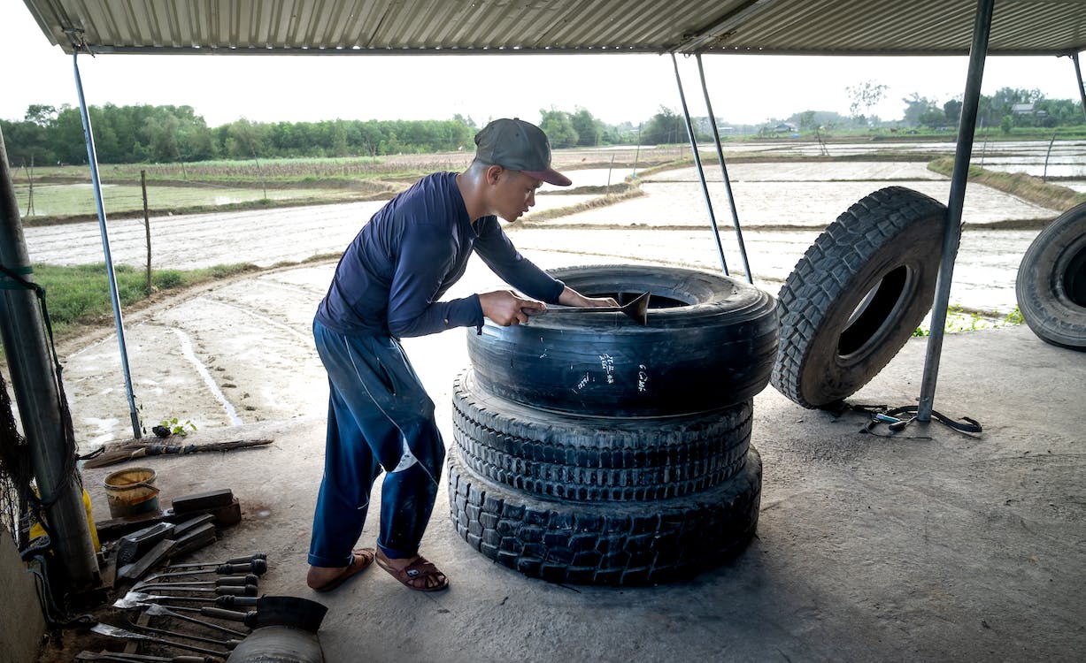 What Is Truck Tyre Retreading?