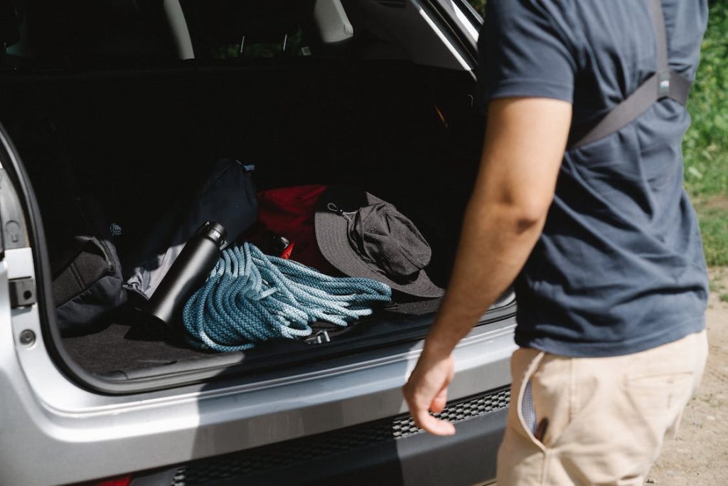 Essential Tools to Store in Your Trunk